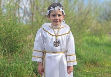Hugo, de cuatro años, el ángel protagonista de la Semana Santa de Aranda