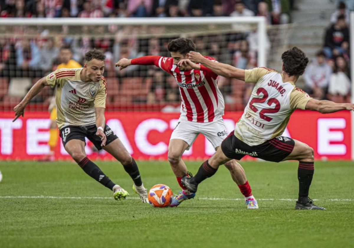 Imagen del partido entre el Sporting y el Mirandés en Gijón.
