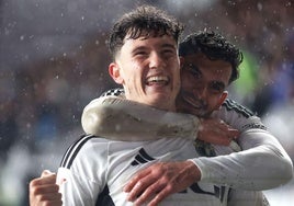 Jugadores del Burgos CF en la celebración del segundo gol en El Plantío
