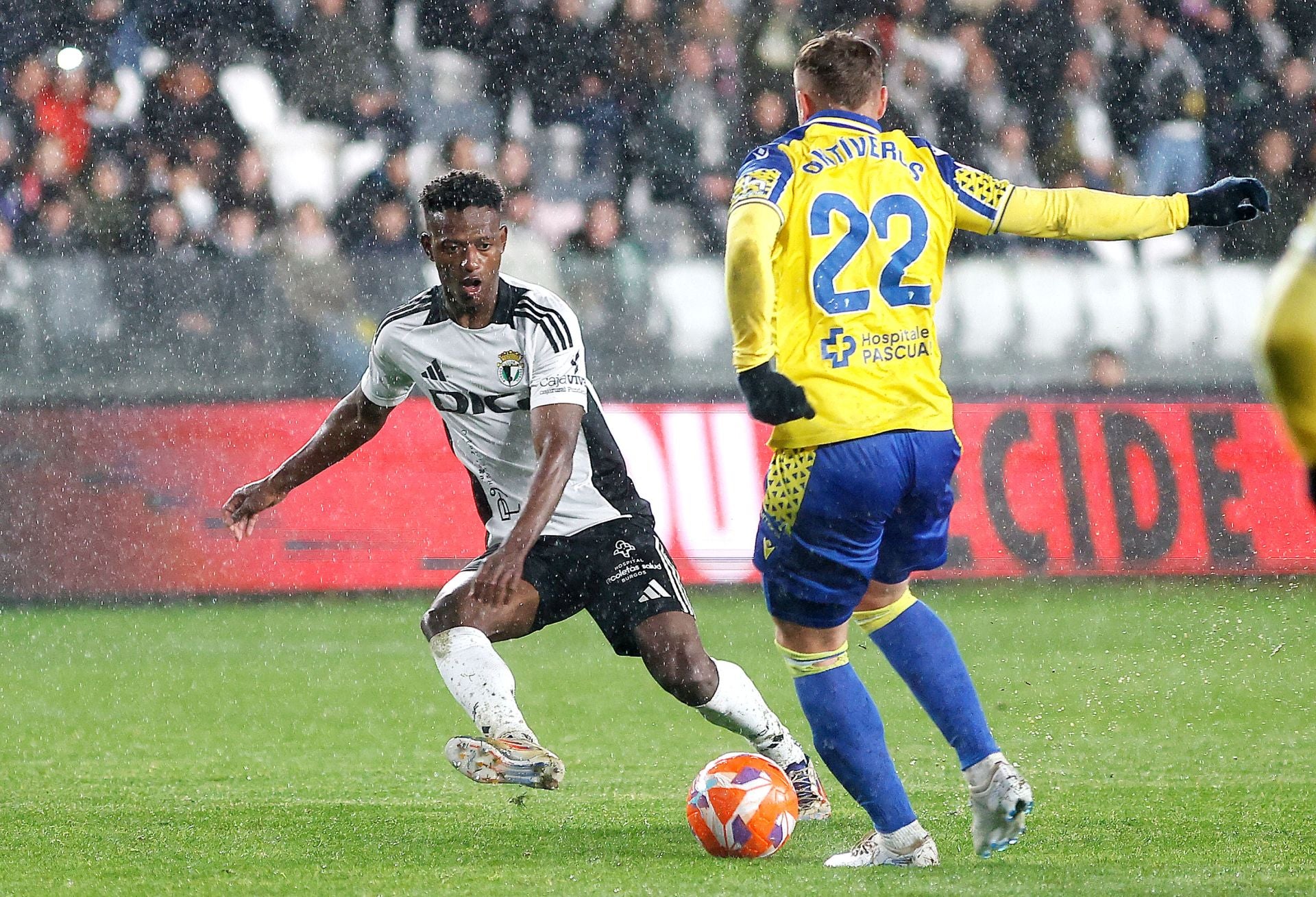 El encuentro entre el Burgos CF y el Cádiz CF en imágenes