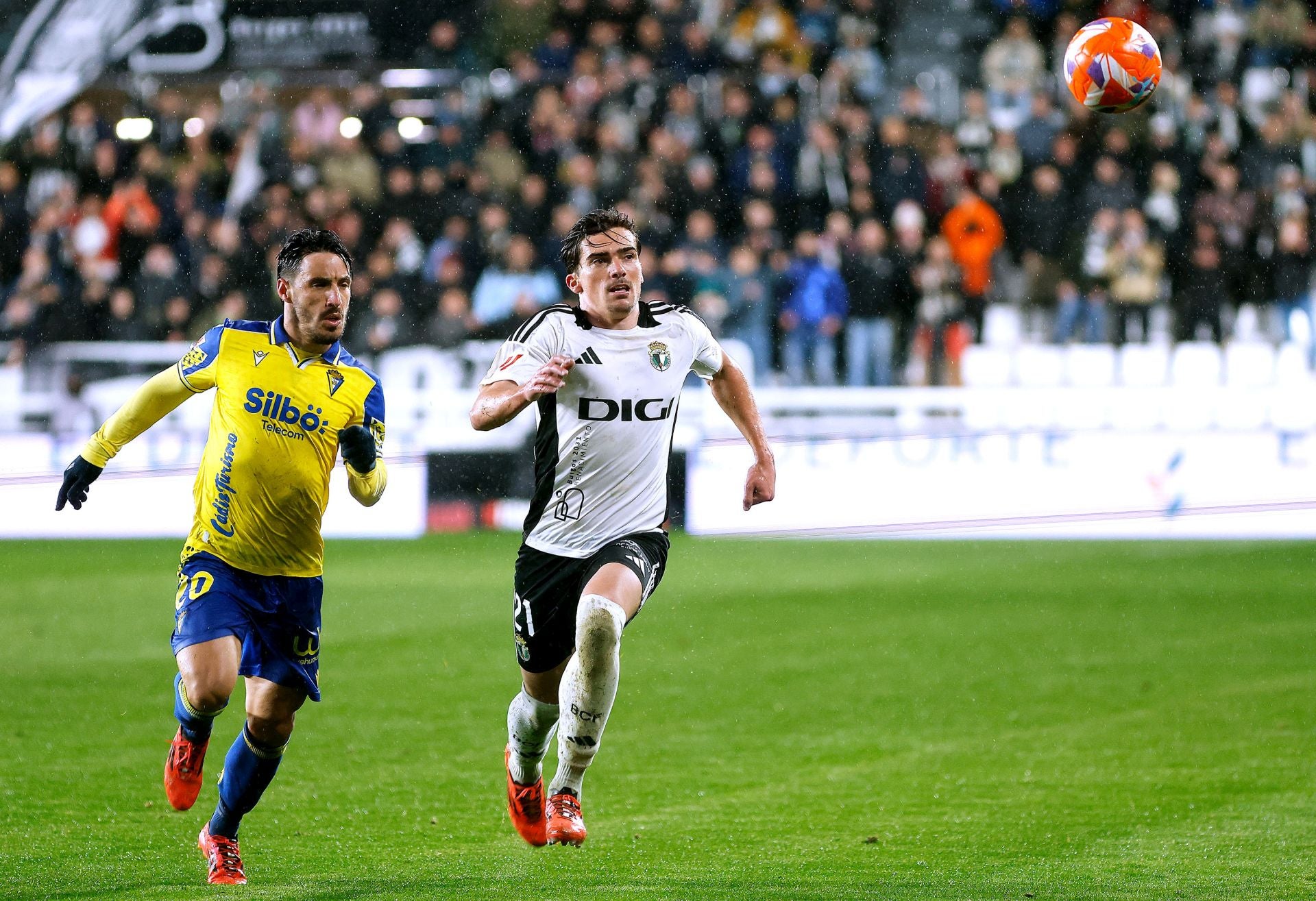 El encuentro entre el Burgos CF y el Cádiz CF en imágenes