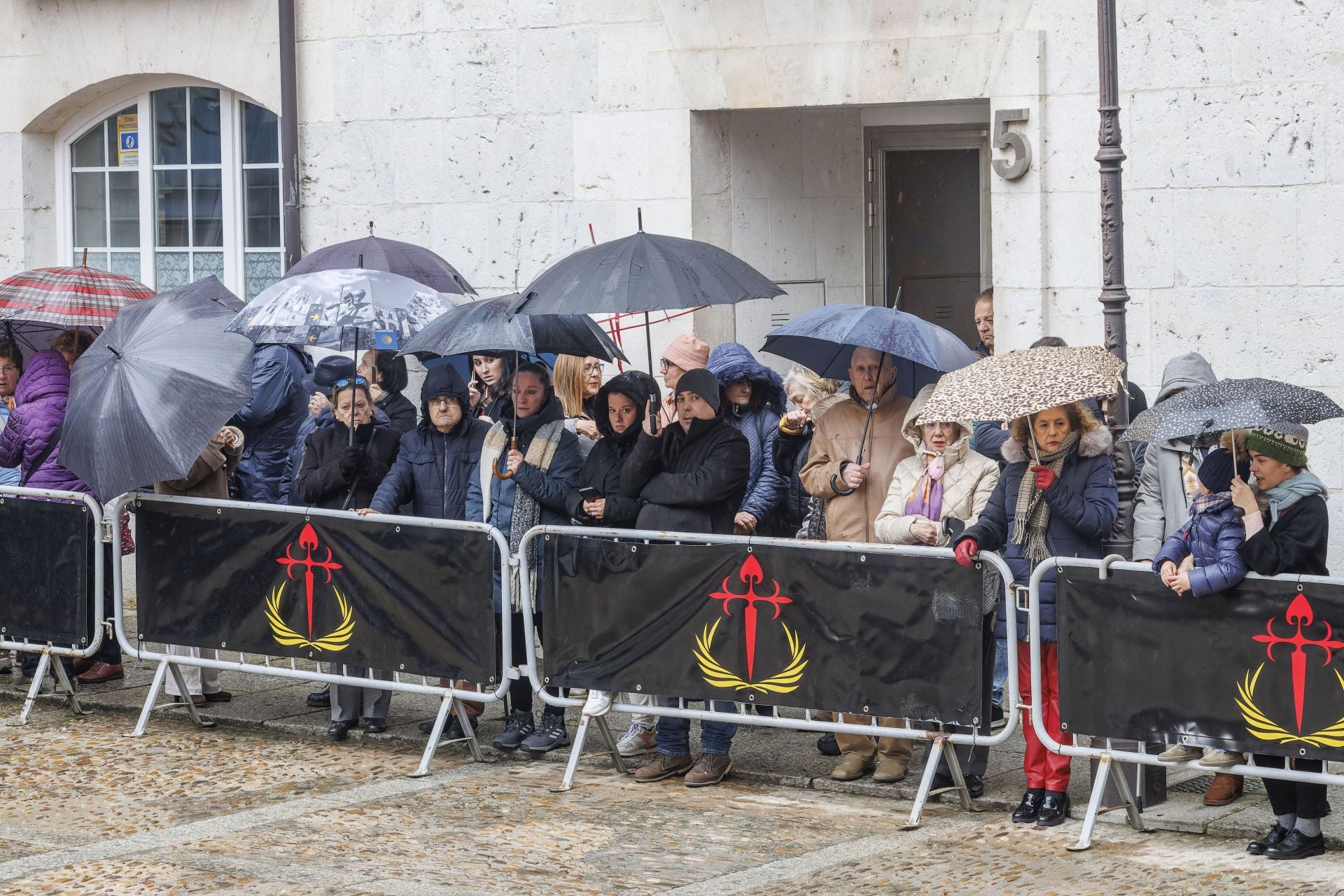 Así ha sido la procesión de la Soledad en el interior del templo