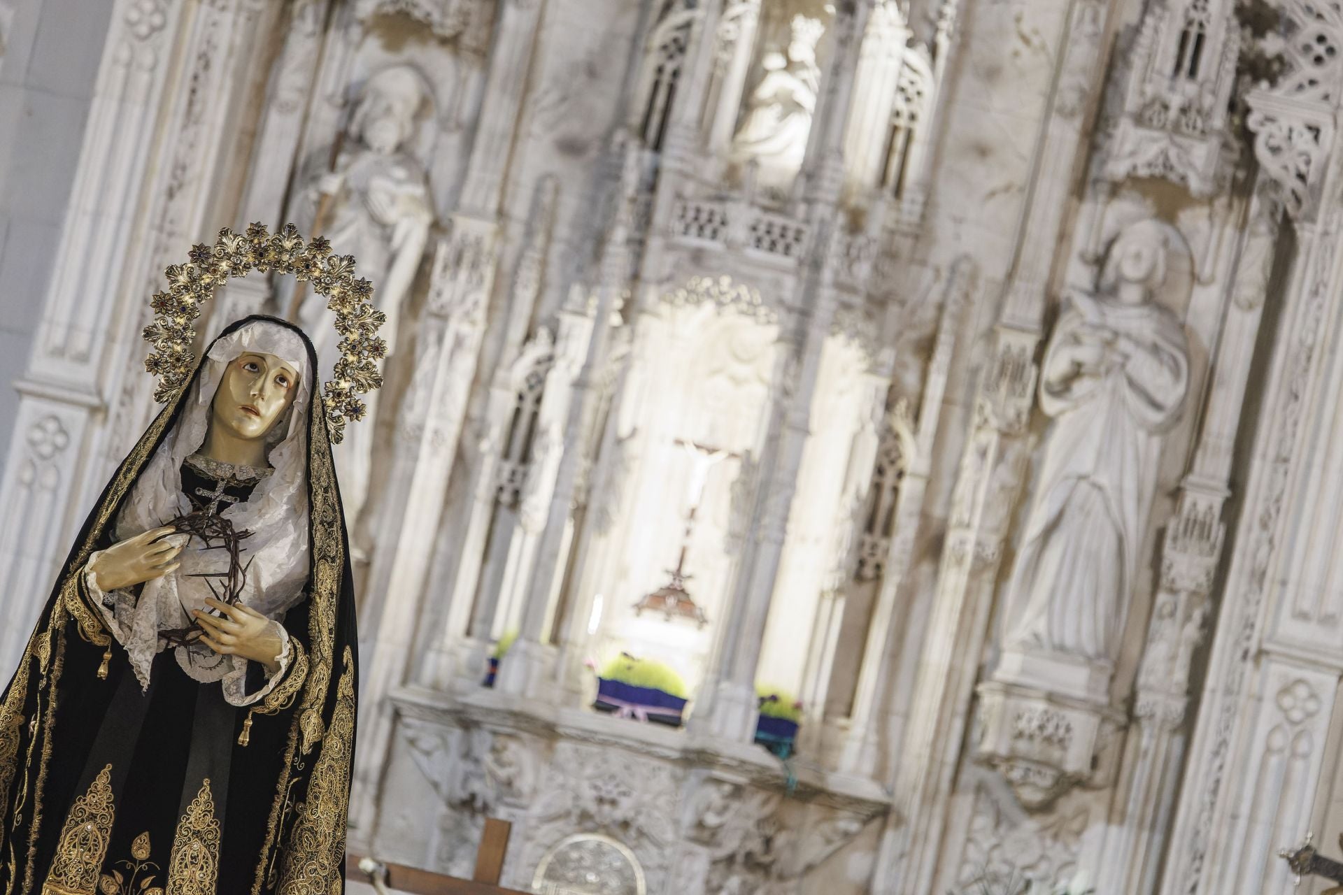 Así ha sido la procesión de la Soledad en el interior del templo