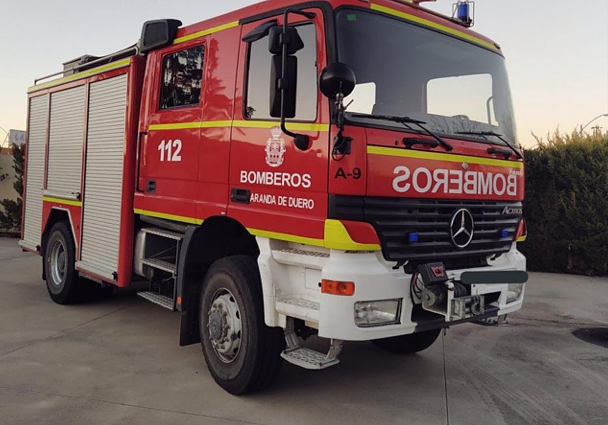 Los Bomberos de Aranda de Duero han excarcelado al herido.