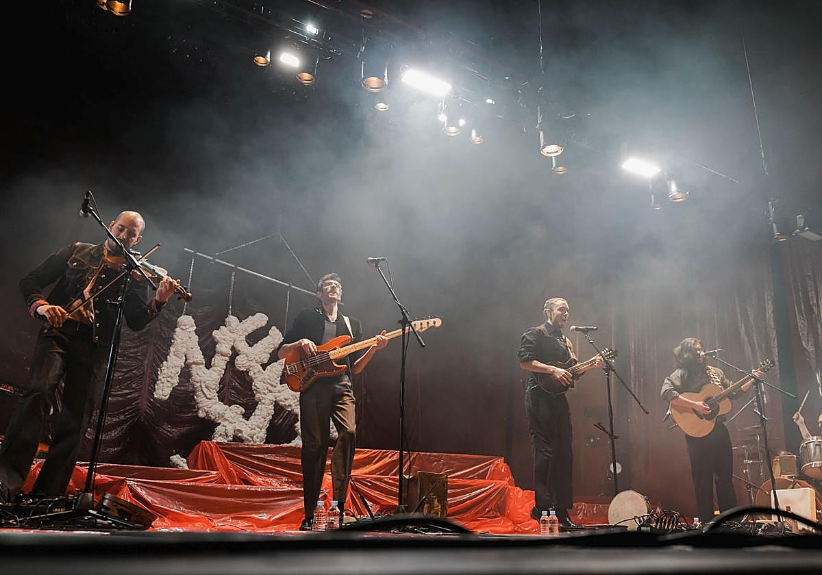 El grupo burgalés El Nido durante un concierto.