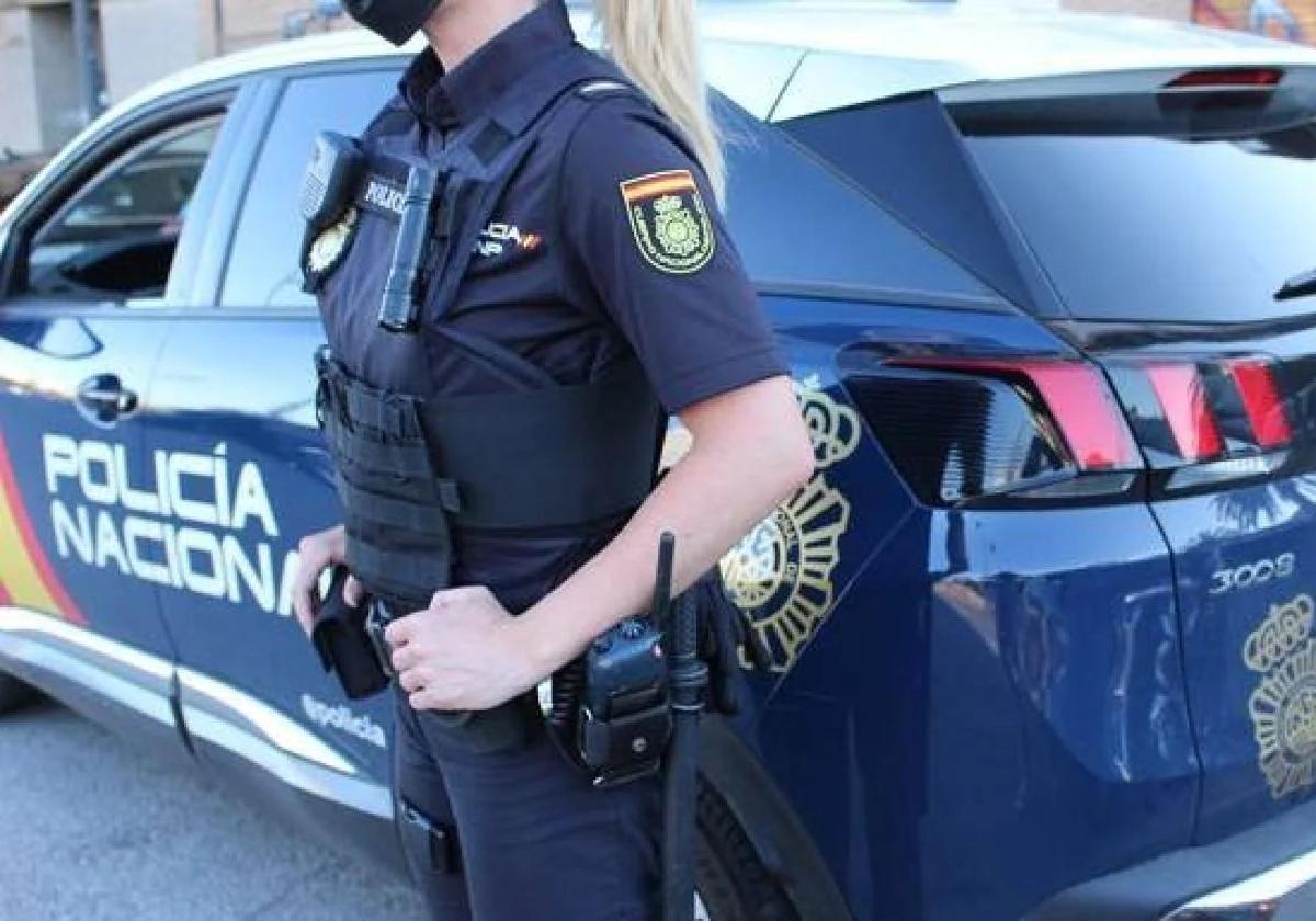 Imagen de archivo de una agente de la Policía Nacional