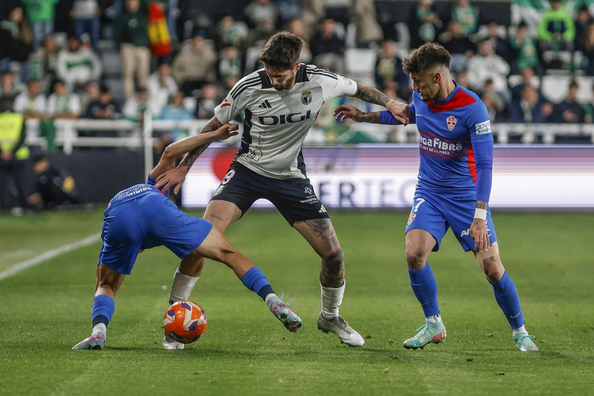 La derrota del Burgos frente al Elche, en imágenes
