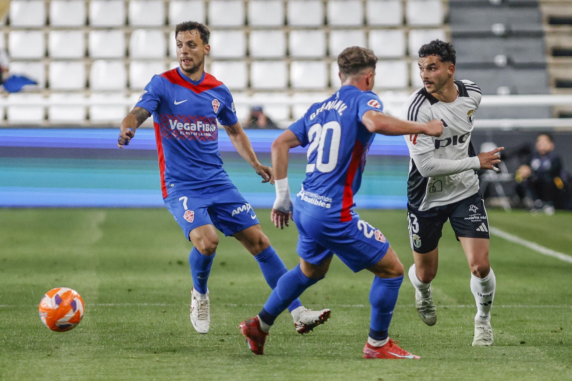 La derrota del Burgos frente al Elche, en imágenes