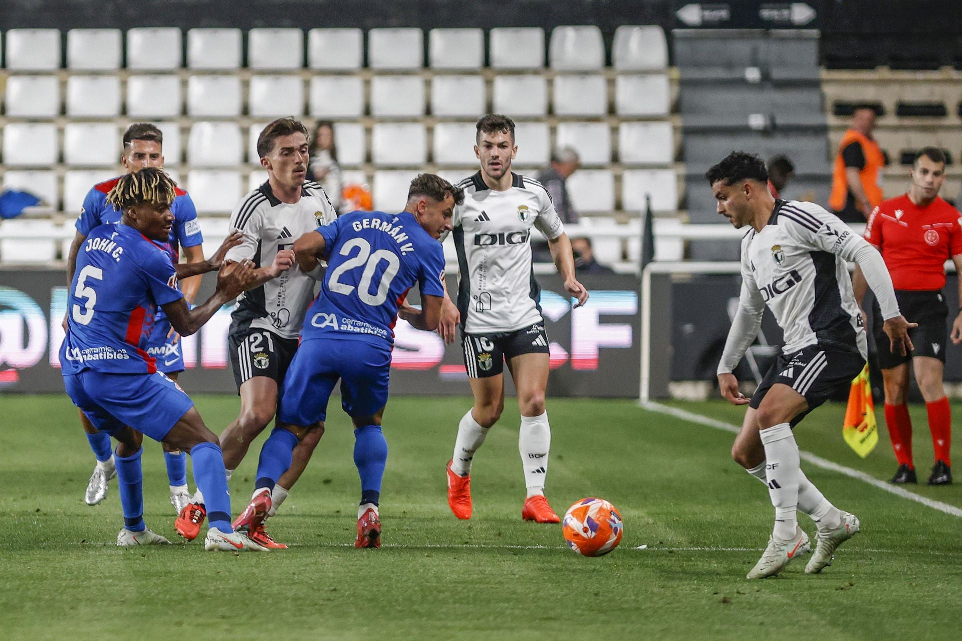 La derrota del Burgos frente al Elche, en imágenes