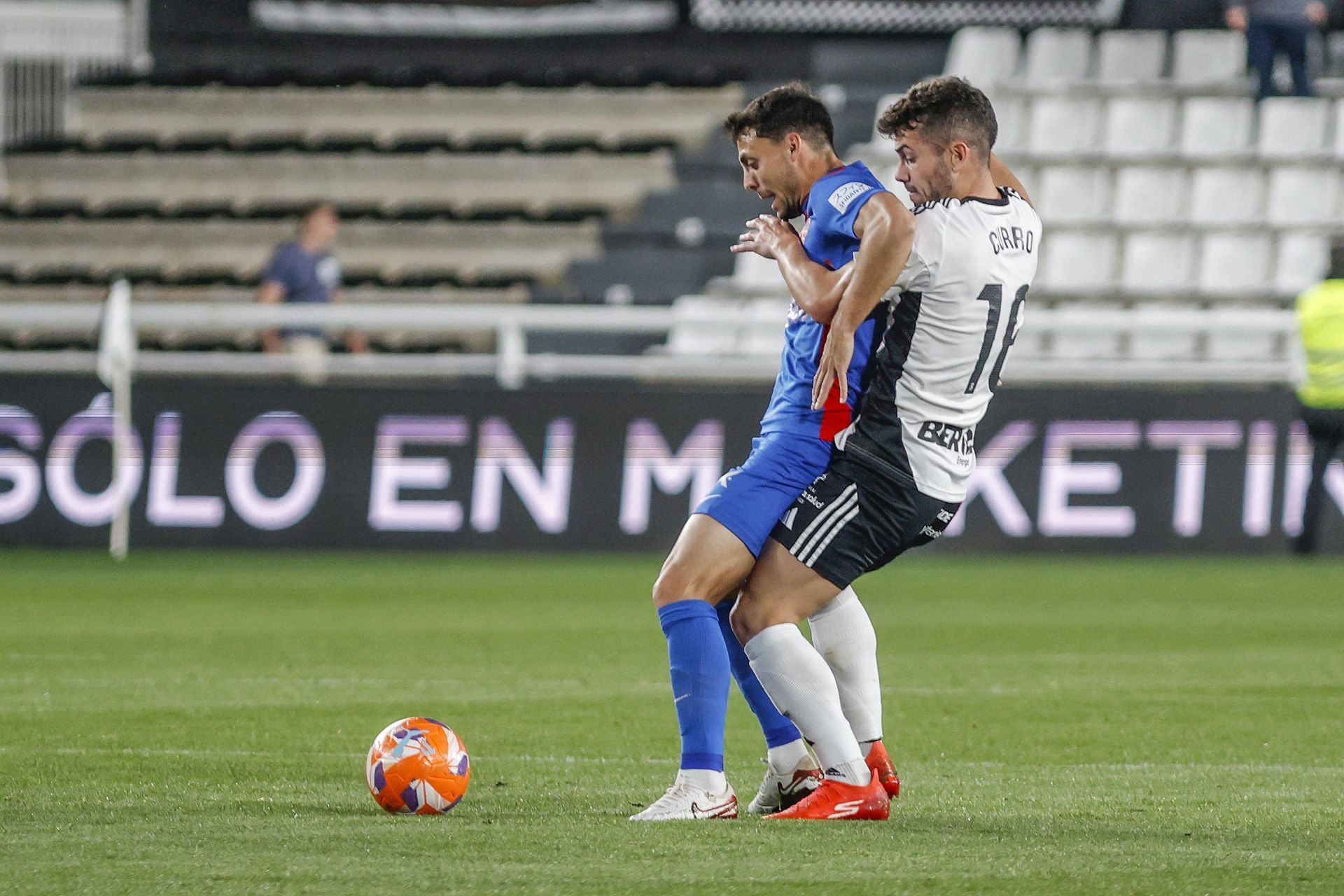 La derrota del Burgos frente al Elche, en imágenes