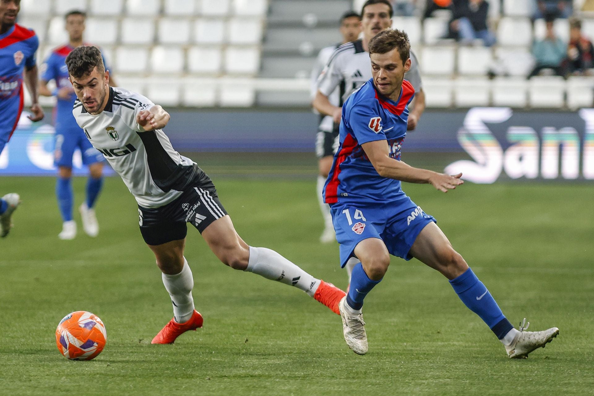 La derrota del Burgos frente al Elche, en imágenes