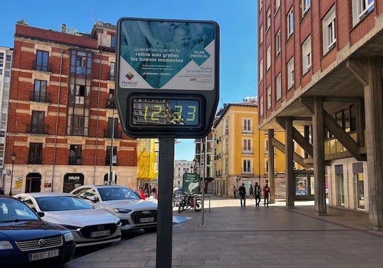 Los relojes se detuvieron a las 12.33 como este de la avenida de Cid.