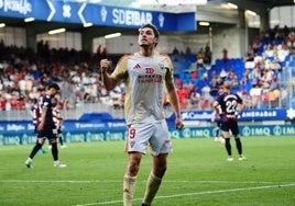 Panichelli, celebrando el gol en Ipurúa.