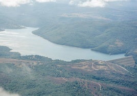 Imagen aérea del embalse de Úzquiza.