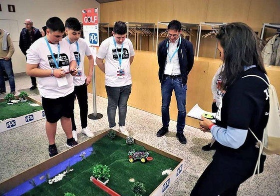 Uno de los equipos participantes en el Asti Robotics Challenge, en una edición anterior.