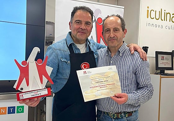 Eduardo Antón, de Carnicerías Antón, con su primer puesto de la XII edición del concurso a la mejor hamburguesa artesanal de Burgos