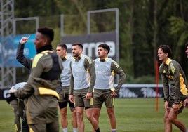 Jugadores del Burgos CF durante un entrenamiento.