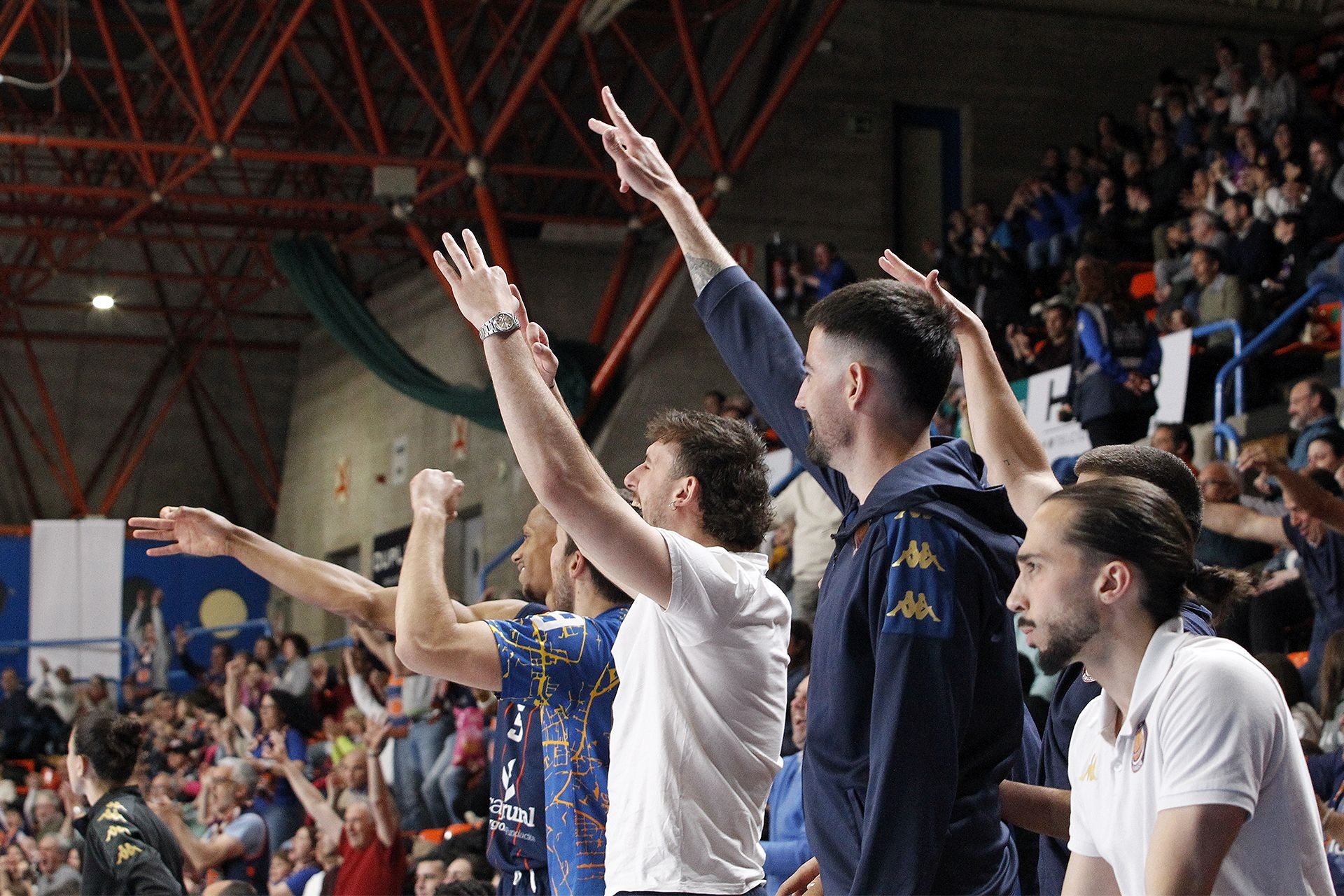 Imágenes de la derrota, aunque pase a playoffs, del Tizona