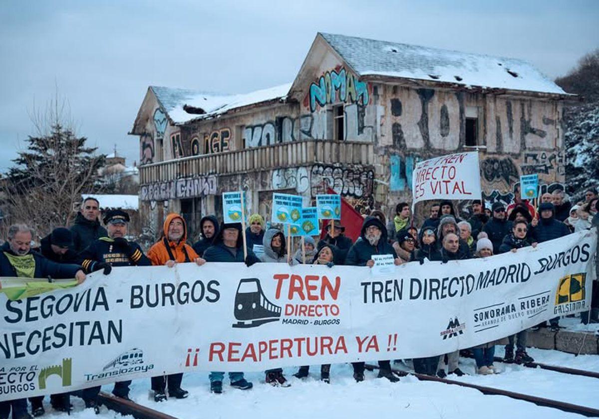 Movilizacion en marzo de 2025 de la plataforma ferrocarril en Robregordo.