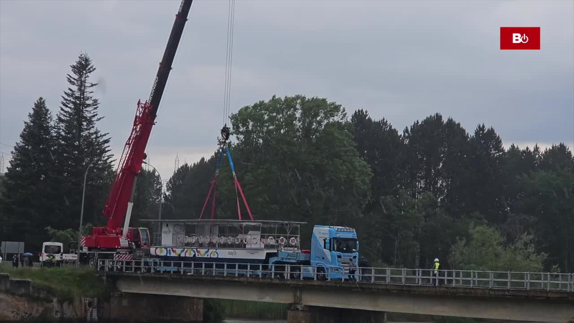 Así es el barco solar que se estrena en El Sobrón