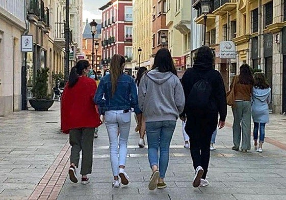 'Con jóvenes' cuenta con una programación diversa, dinámica y adaptada a sus intereses.