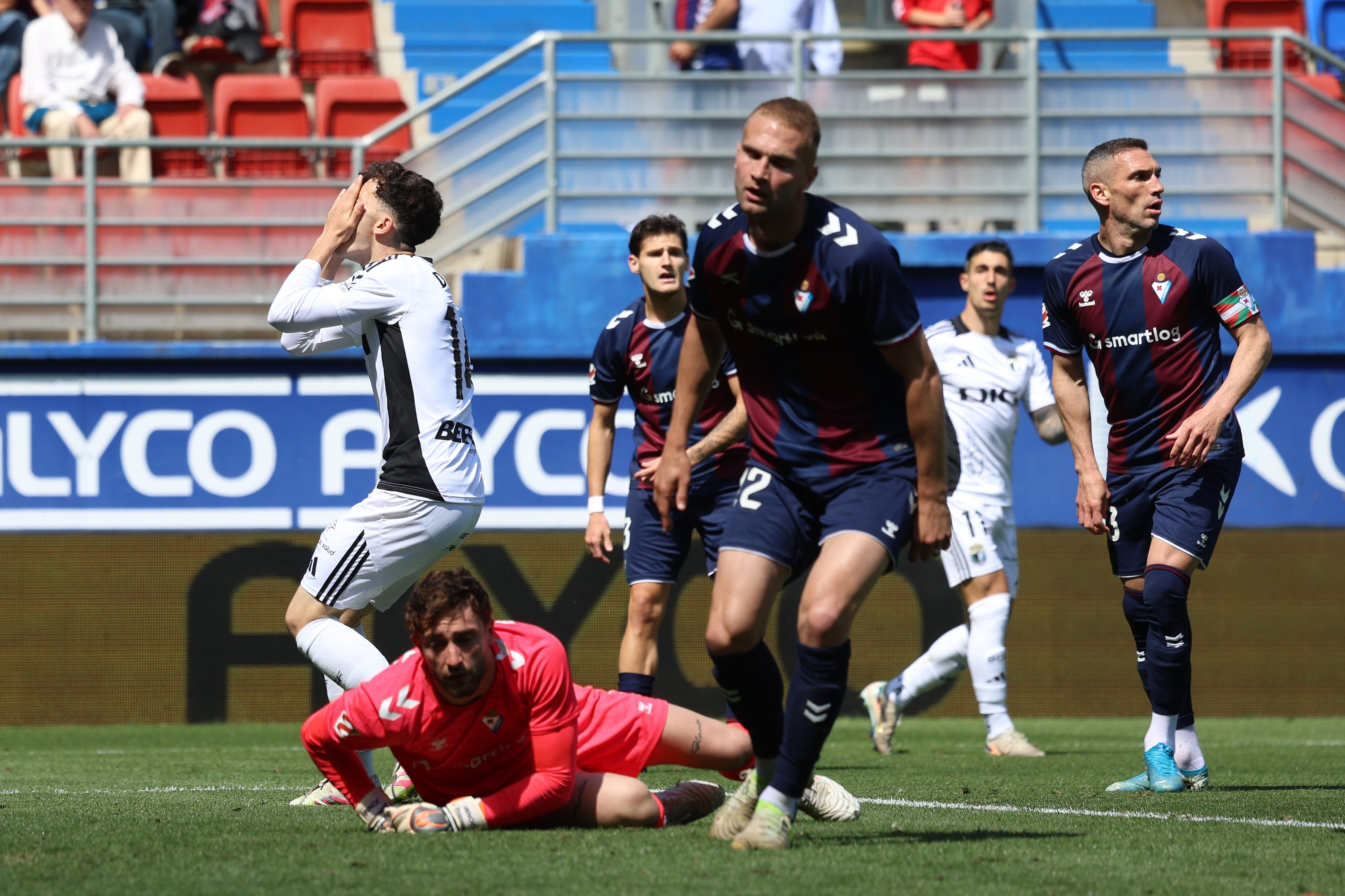 Así ha sido, en imágenes, la derrota del Burgos CF ante el Eibar