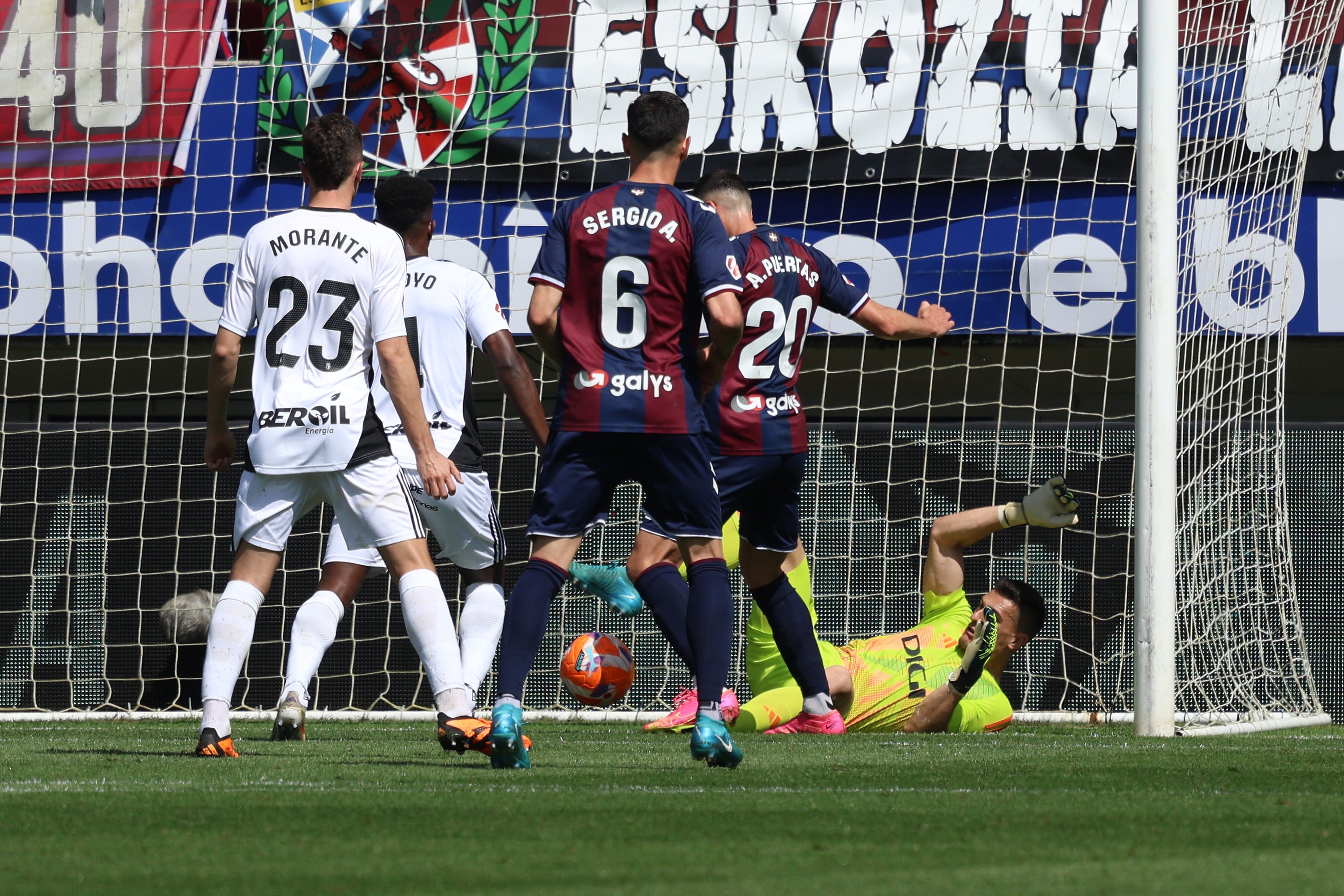 Así ha sido, en imágenes, la derrota del Burgos CF ante el Eibar