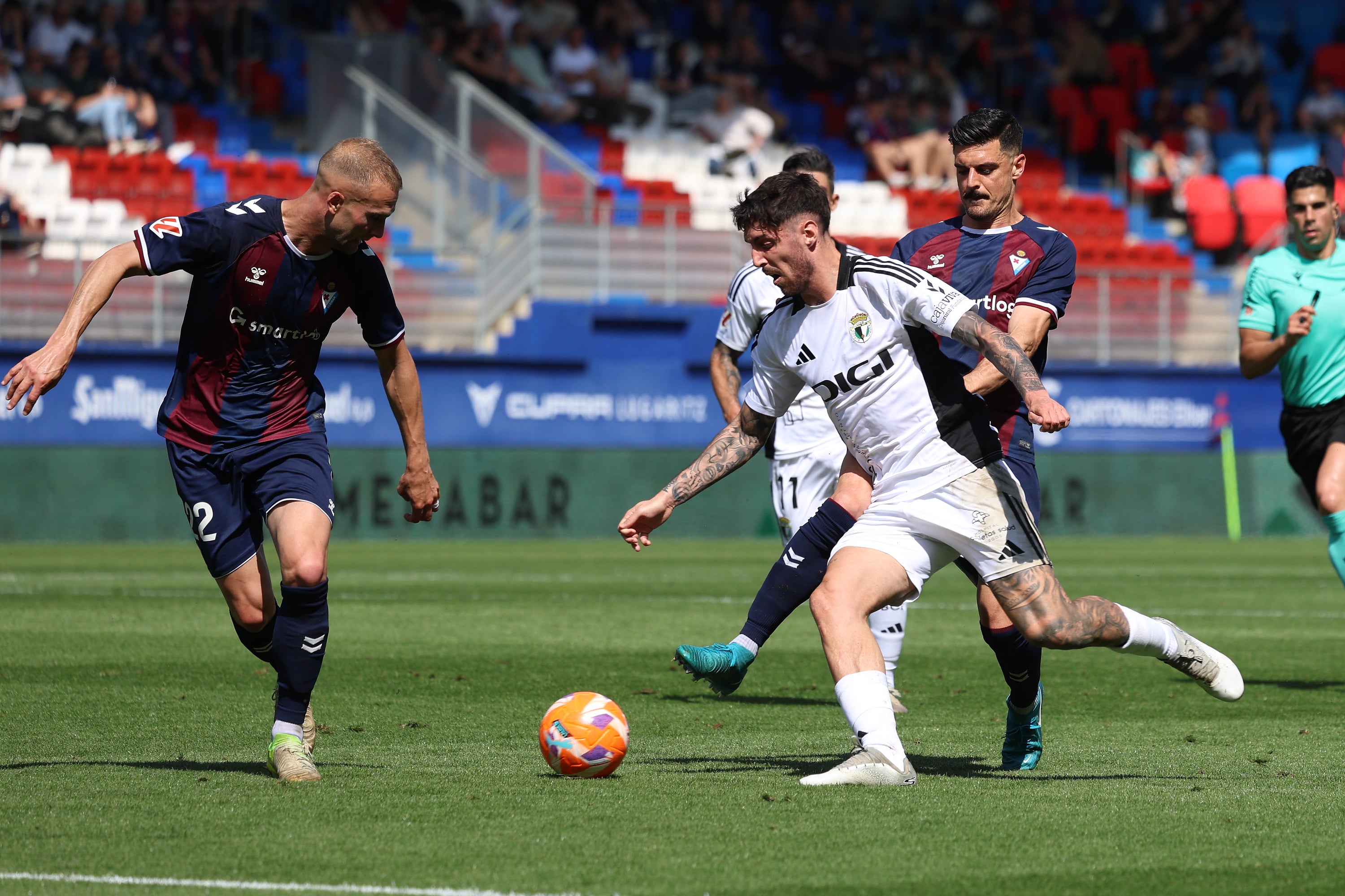 Así ha sido, en imágenes, la derrota del Burgos CF ante el Eibar