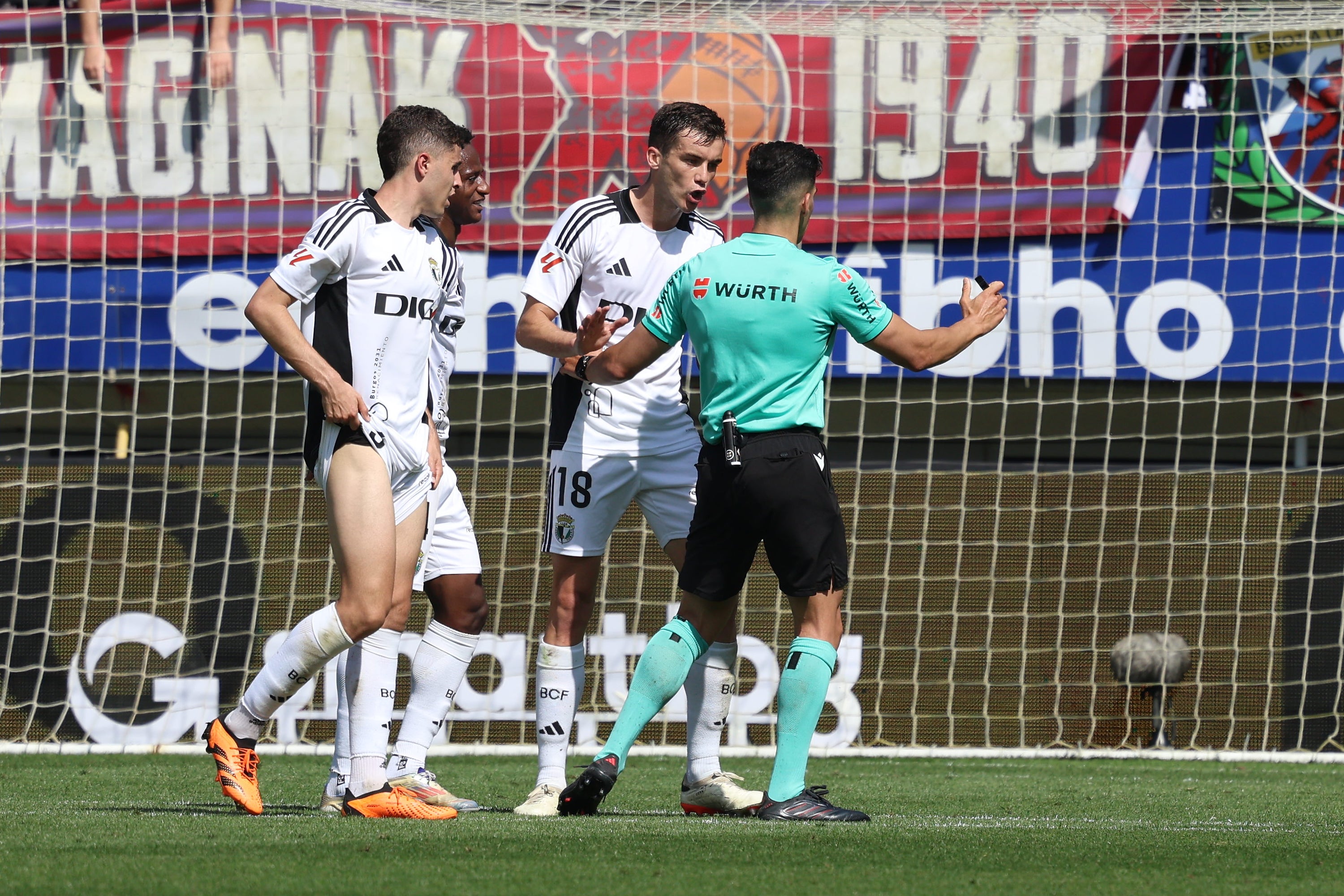 Así ha sido, en imágenes, la derrota del Burgos CF ante el Eibar