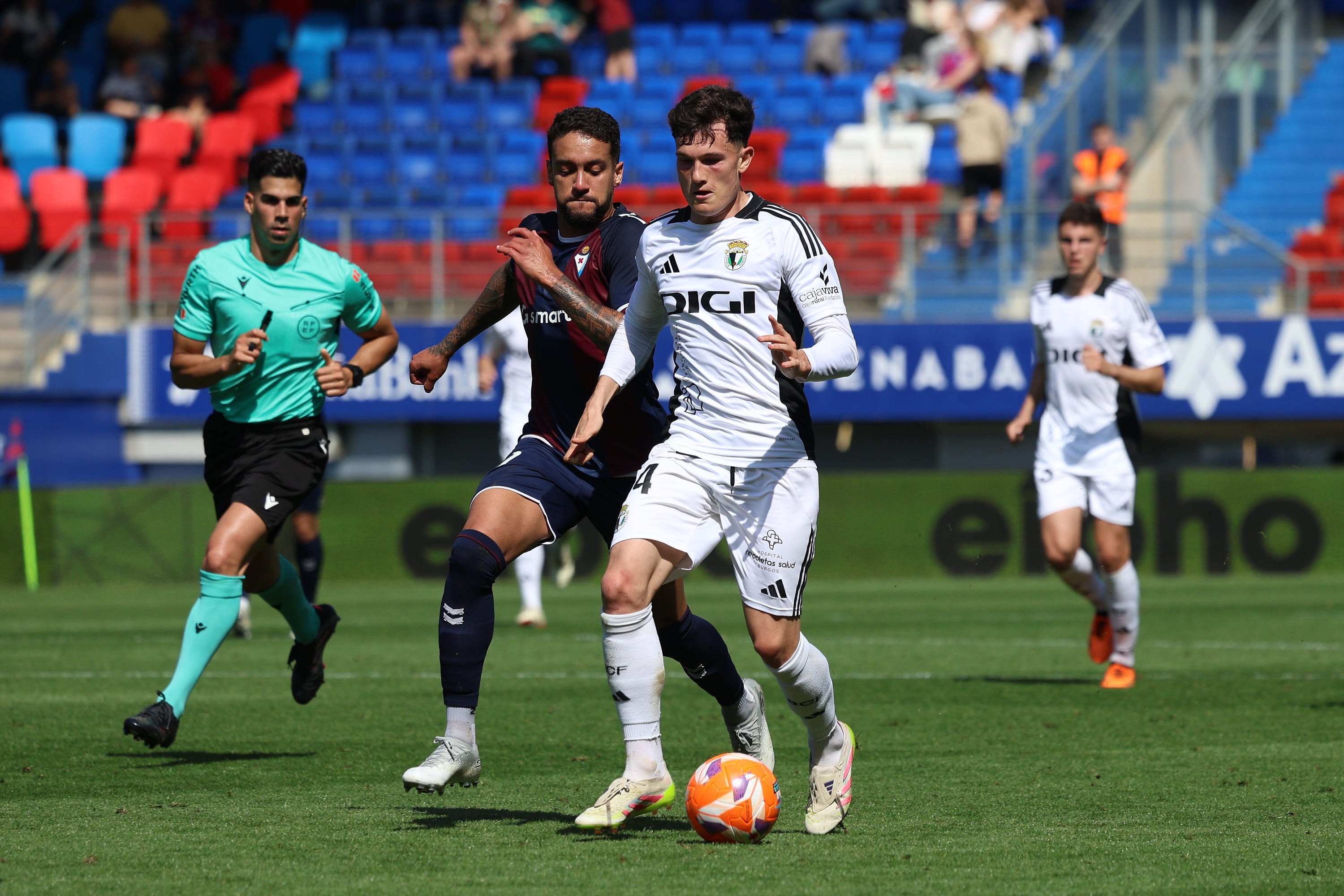 Así ha sido, en imágenes, la derrota del Burgos CF ante el Eibar