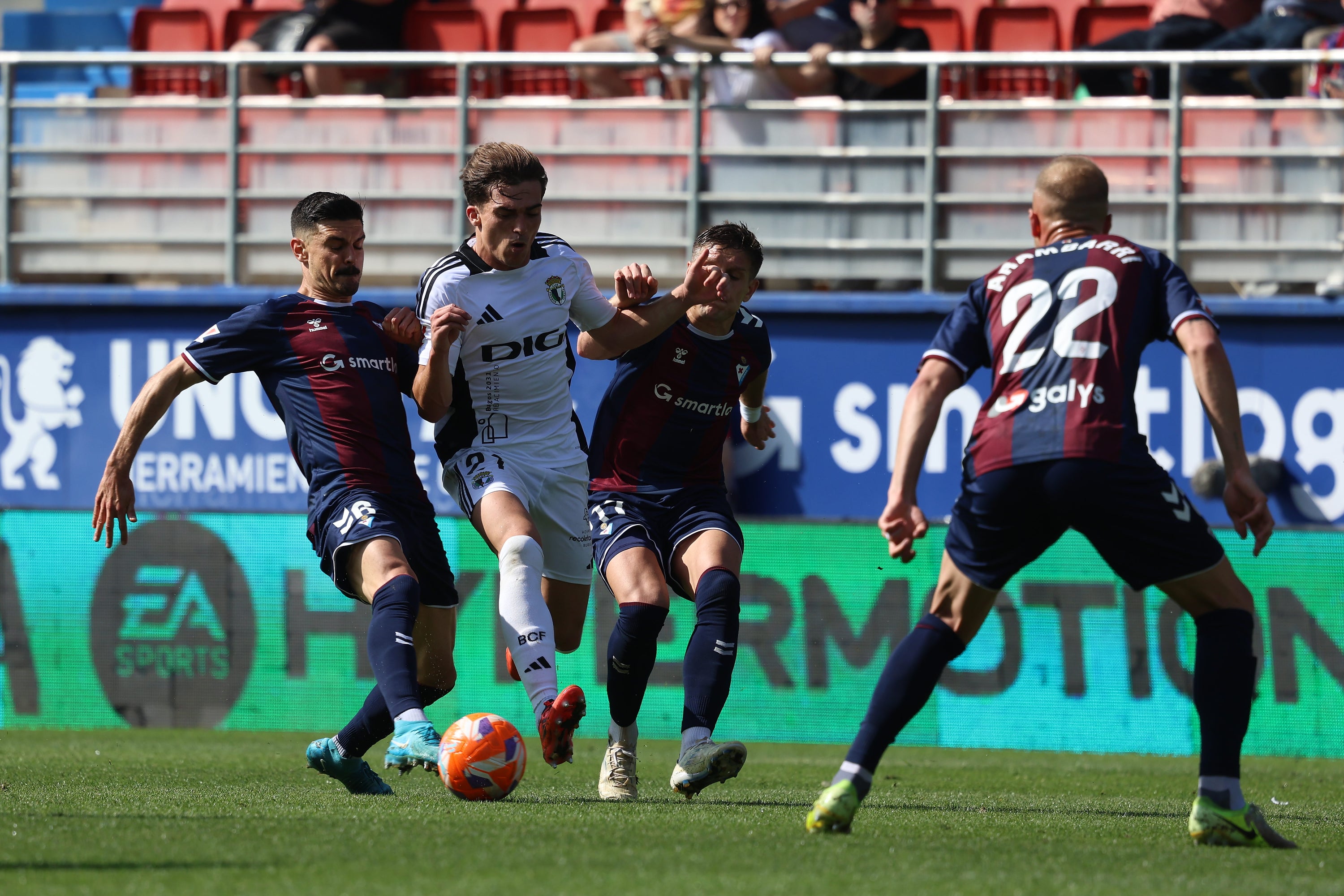 Así ha sido, en imágenes, la derrota del Burgos CF ante el Eibar