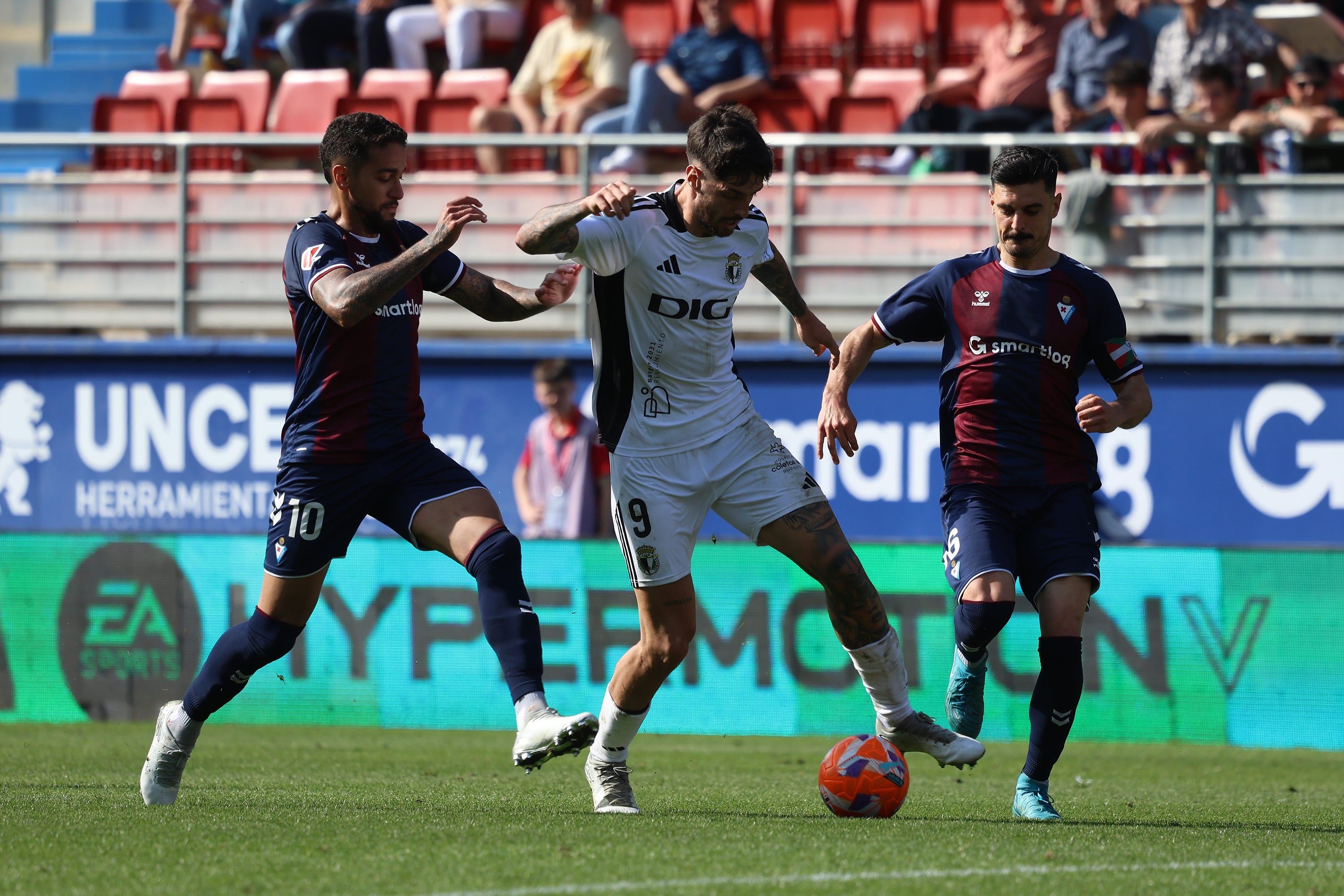 Así ha sido, en imágenes, la derrota del Burgos CF ante el Eibar