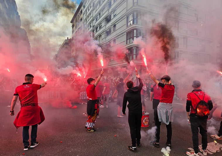 Multitud de aficionados se dieron cita para disfrutar del partido en pantalla grande