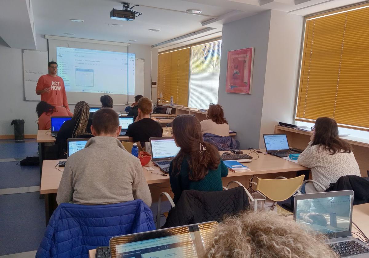13 personas con discapacidad psicosocial se forman en atención al cliente en Burgos