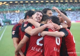 El Mirandés celebra uno de los goles que les clasifica para los play off.