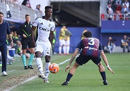 Anderson Arroyo, en la banda derecha de Ipurúa en el partido frente al Eibar.