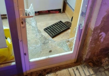 Detenidos dos ladrones reincidentes tras robar de madrugada en un comercio en Gamonal