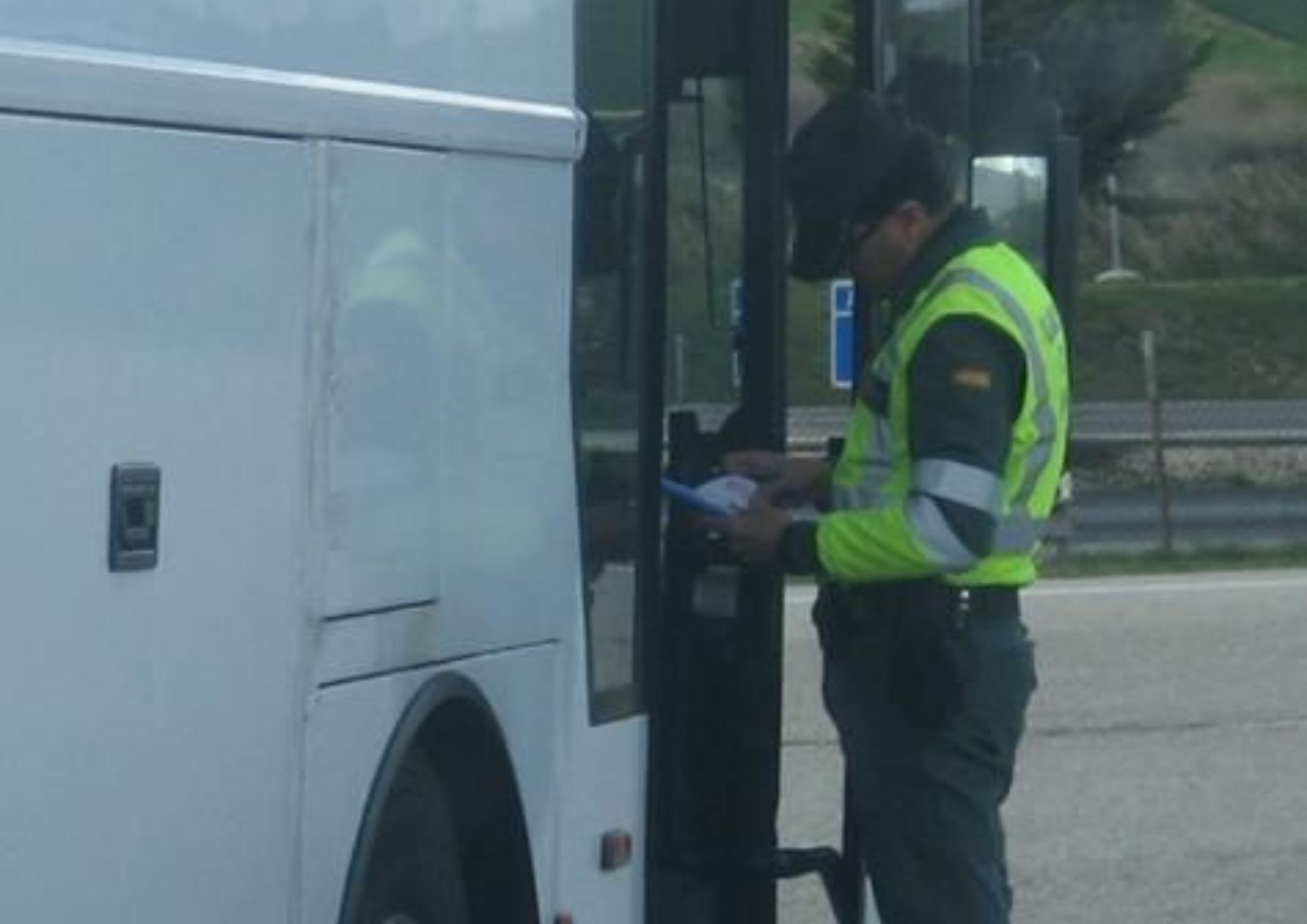 Sorprenden a un conductor de autobús en Burgos cuadruplicando la tasa de alcohol