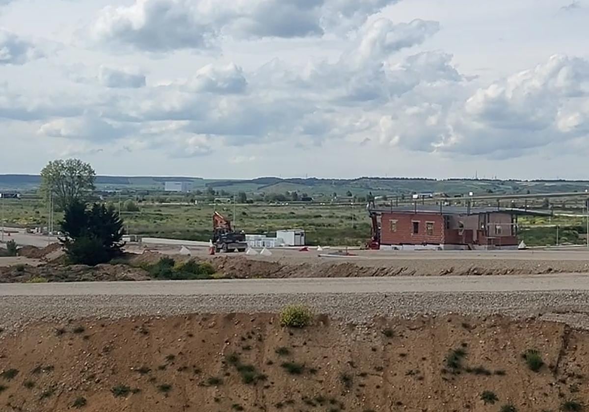 A la derecha, primer edificio del parque tecnológico.