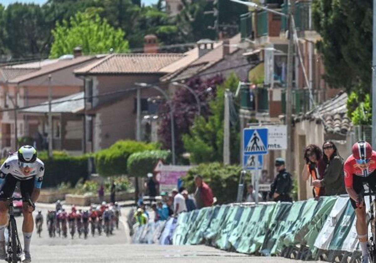 Mie Ottestad gana en el sprint y se enfunda el maillot morado de líder