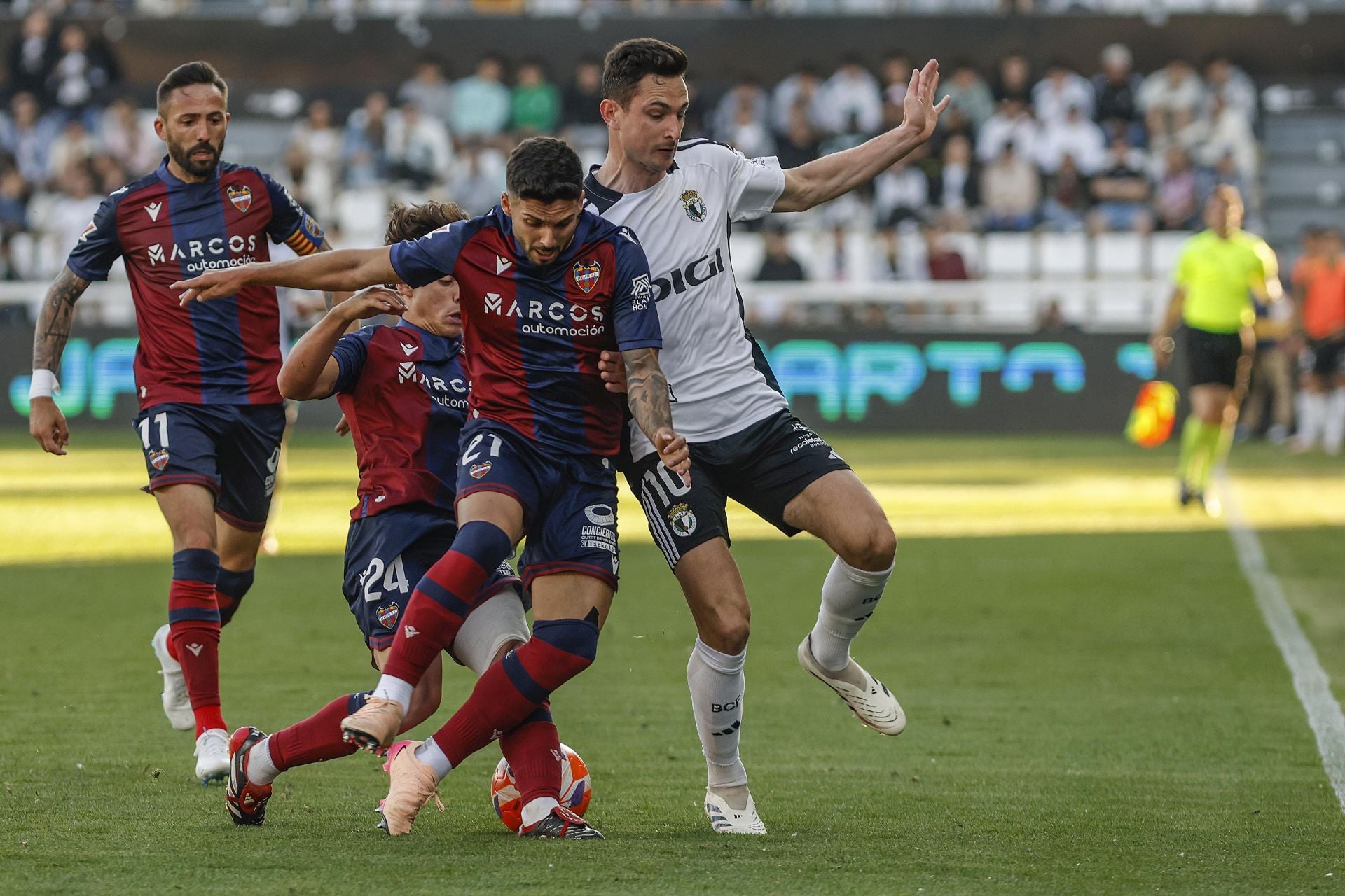El Levante sella el ascenso directo en El Plantío