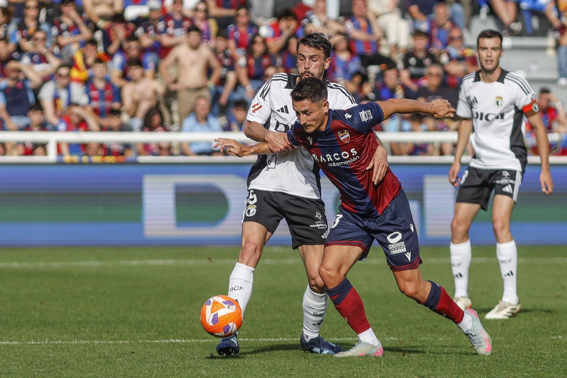 El Levante sella el ascenso directo en El Plantío