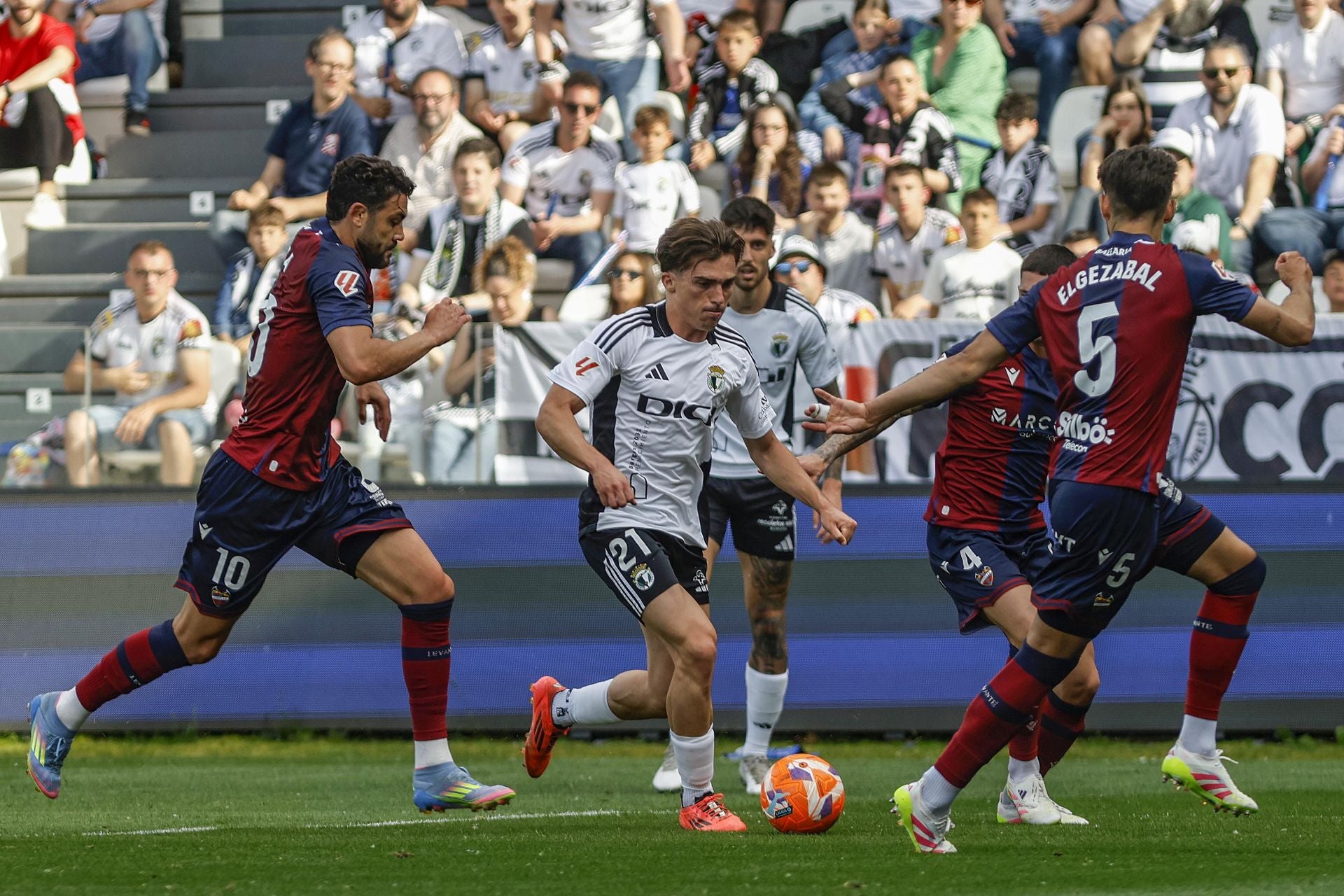 El Levante sella el ascenso directo en El Plantío
