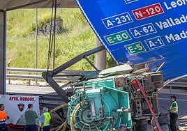 Estado del camión tras el accidente mortal ocurrido en Burgos.