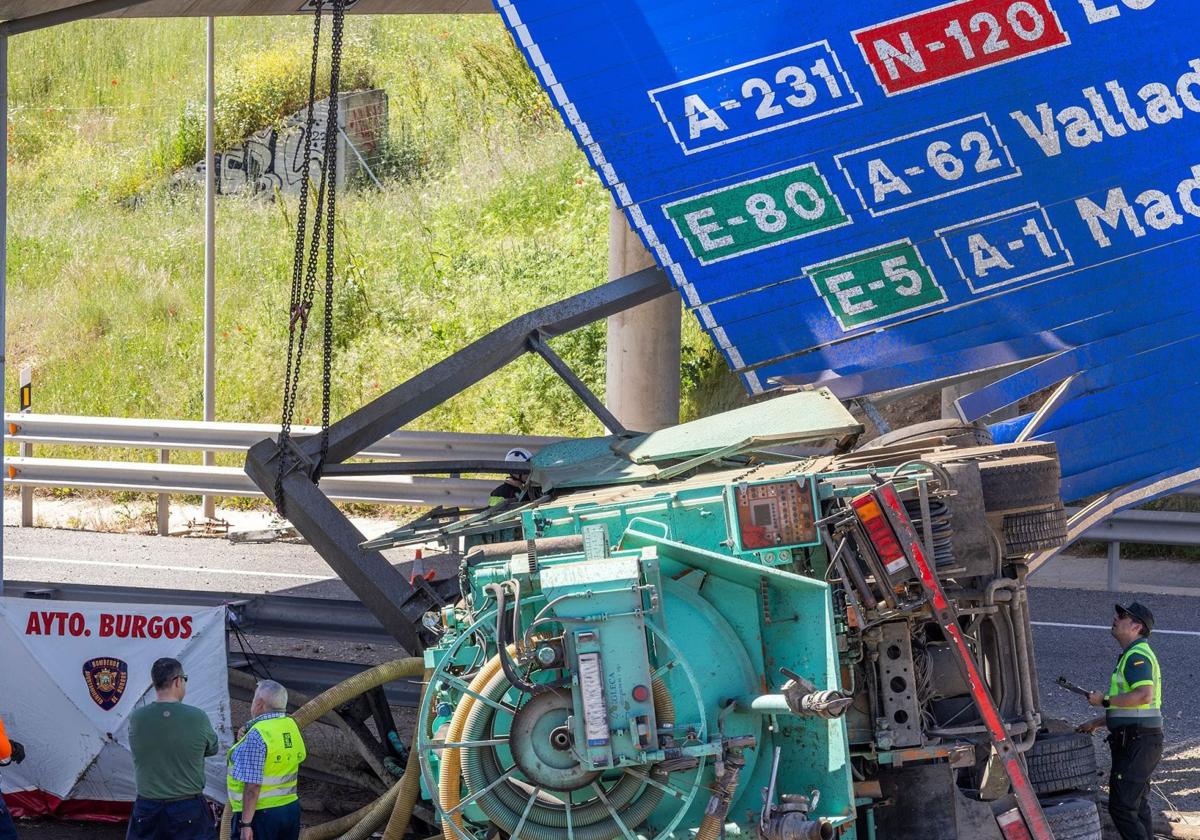 Estado del camión tras el accidente mortal ocurrido en Burgos.