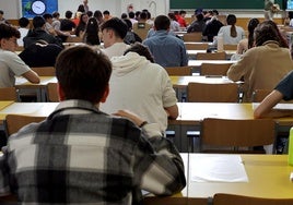 Imagen de archivo de un examen de la Prueba de Acceso a la Universidad celebrado en Burgos.