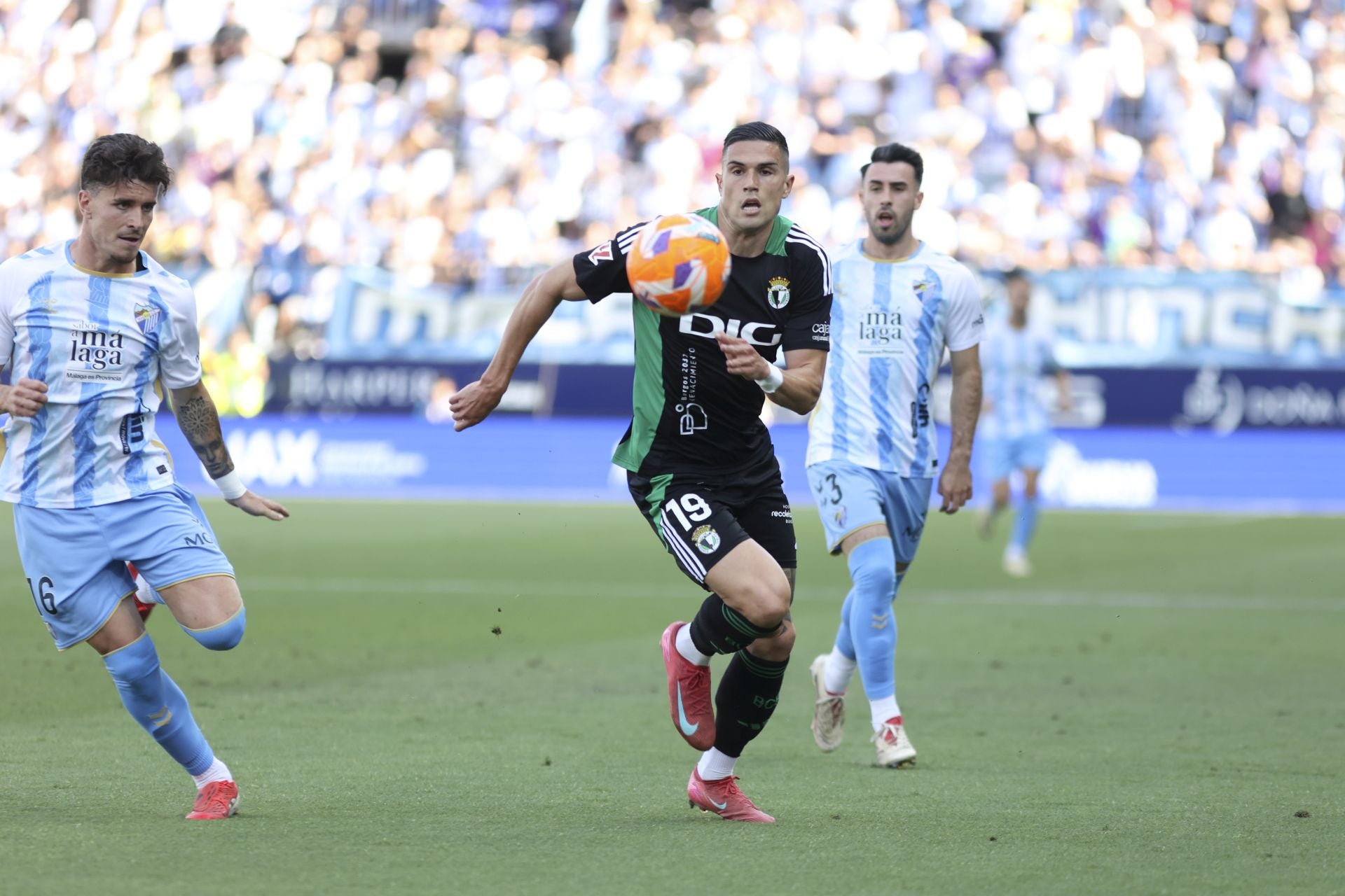 El encuentro del Málaga y del Burgos CF en La Rosaleda, en imágenes