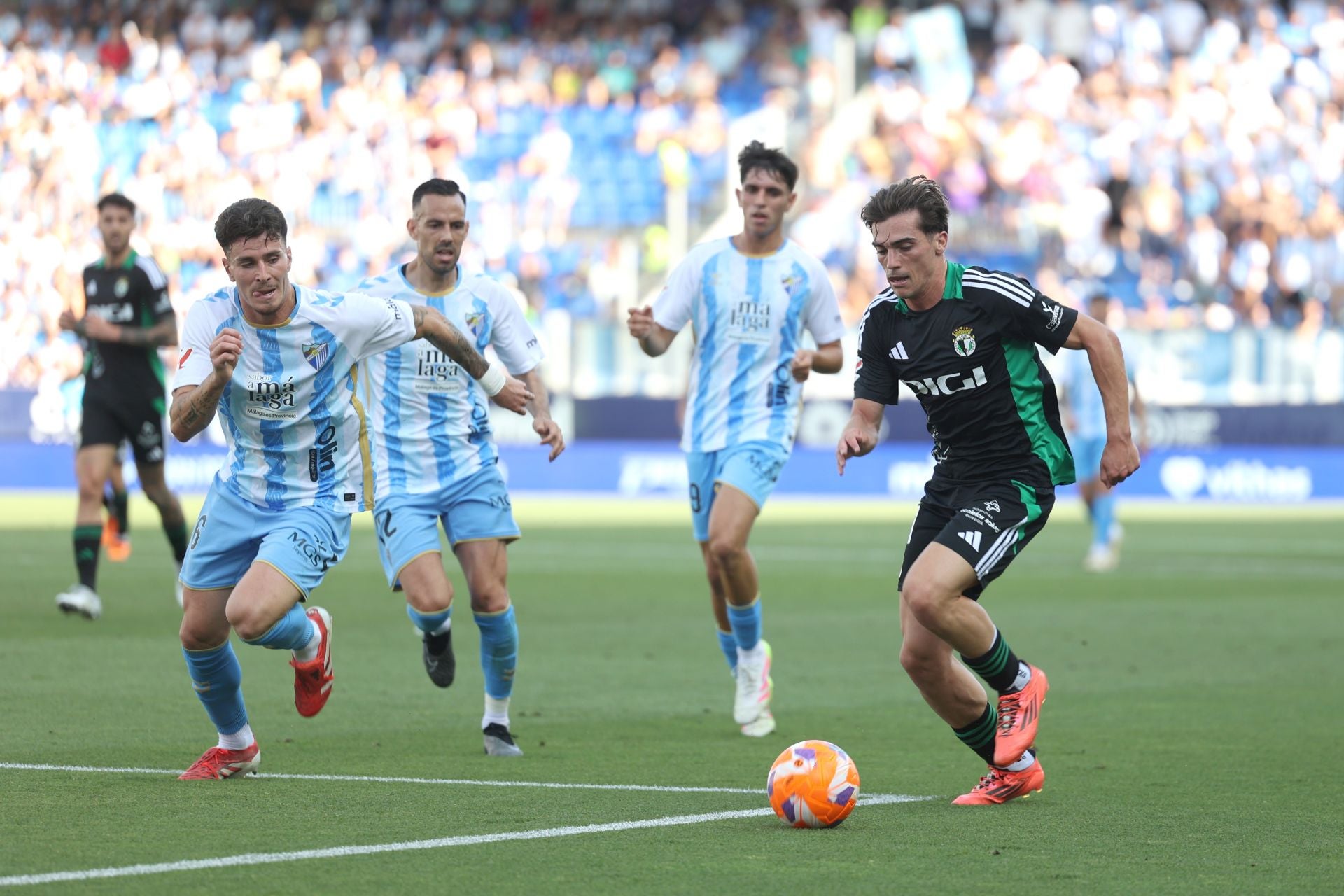 El encuentro del Málaga y del Burgos CF en La Rosaleda, en imágenes