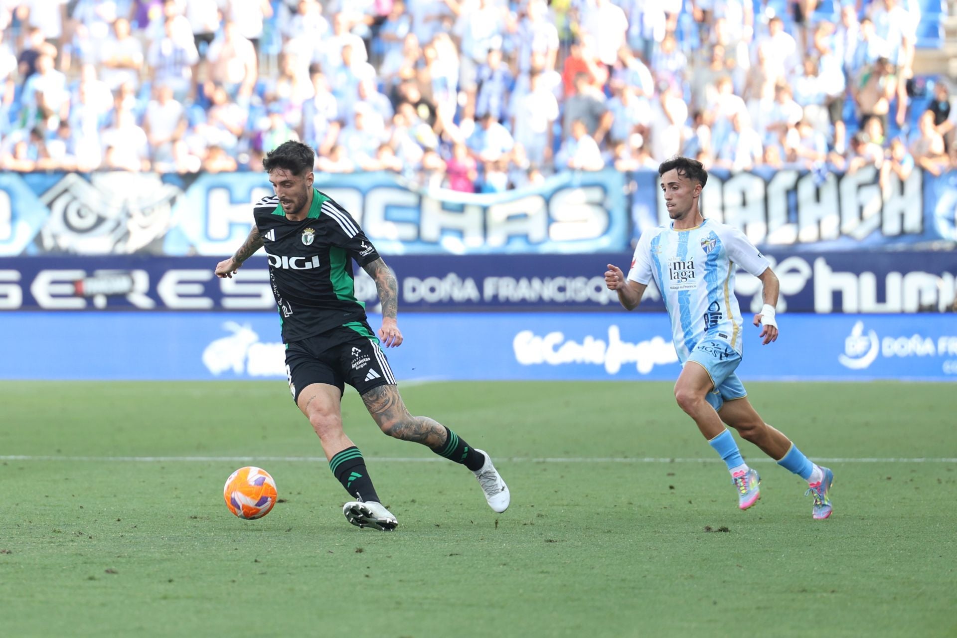 El encuentro del Málaga y del Burgos CF en La Rosaleda, en imágenes