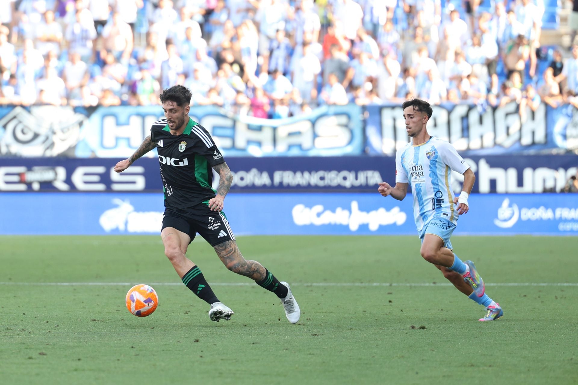 El encuentro del Málaga y del Burgos CF en La Rosaleda, en imágenes